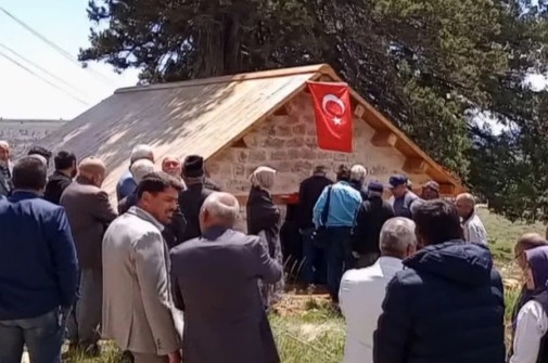 Türkçe'den başka dil kullanılmayacaktır