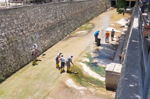 Mut deresinin temizliği düzenli olarak her hafta yapılacak